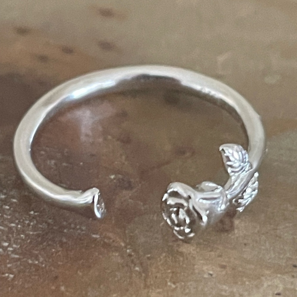 NWOT Elegant 925 Sterling Silver Rose Ring